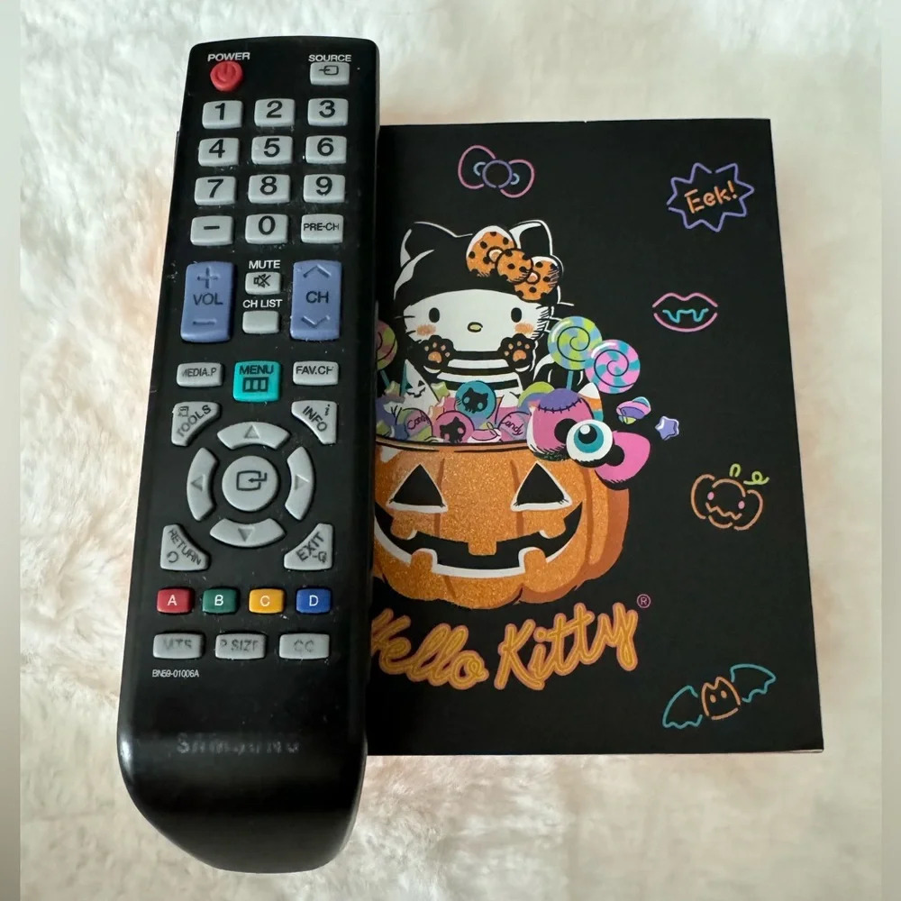Hello Kitty Glitter Pumpkin Halloween Wooden Sign Decor NEW sparkle Fall Decor - Picture 4 of 9